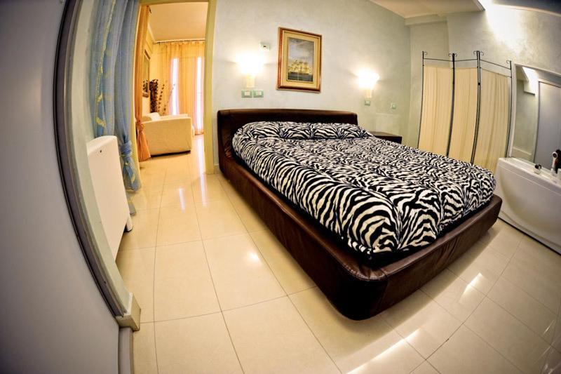 Hotel Residence Veliero Riccione Bagian luar foto