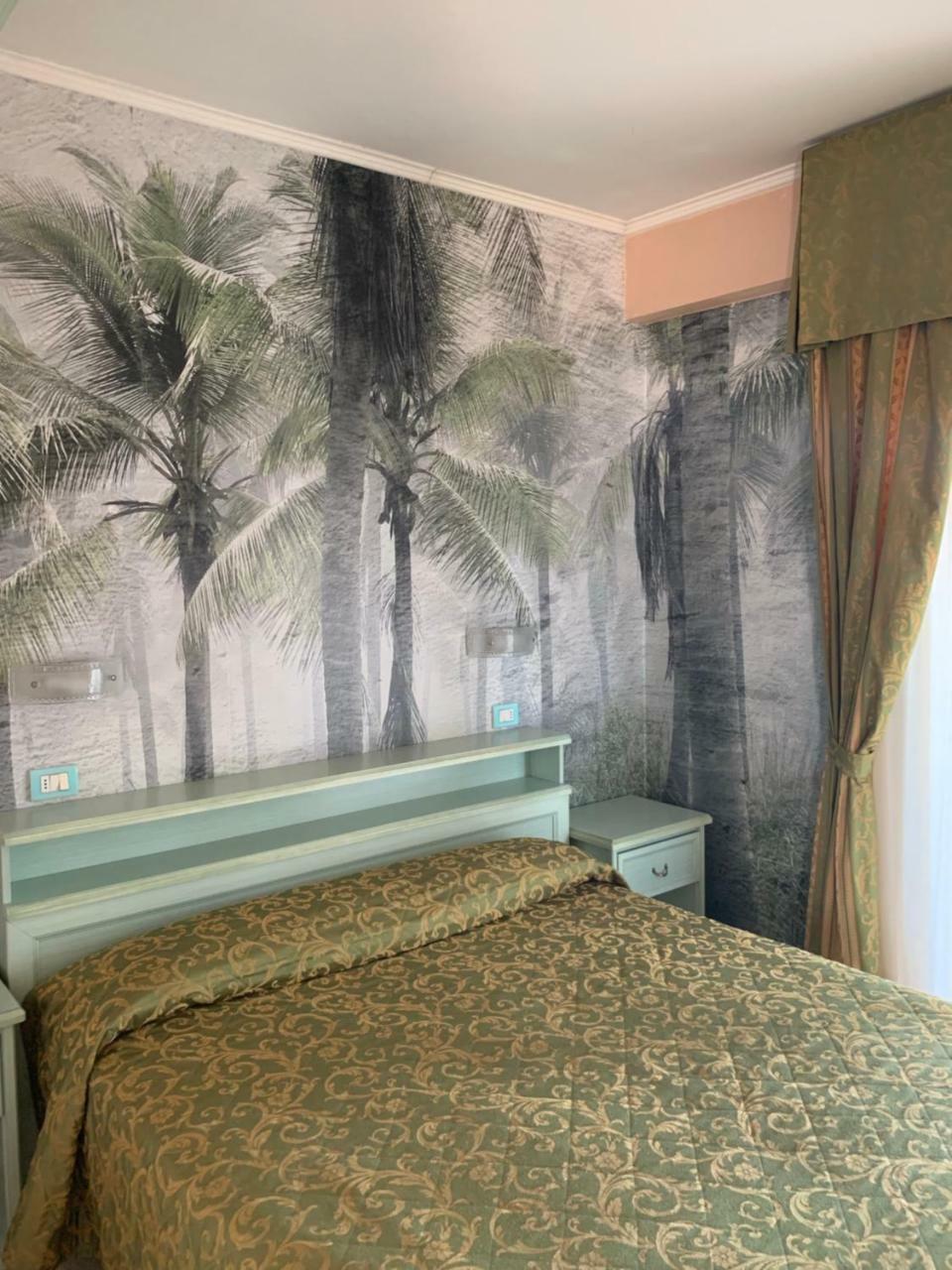 Hotel Residence Veliero Riccione Bagian luar foto