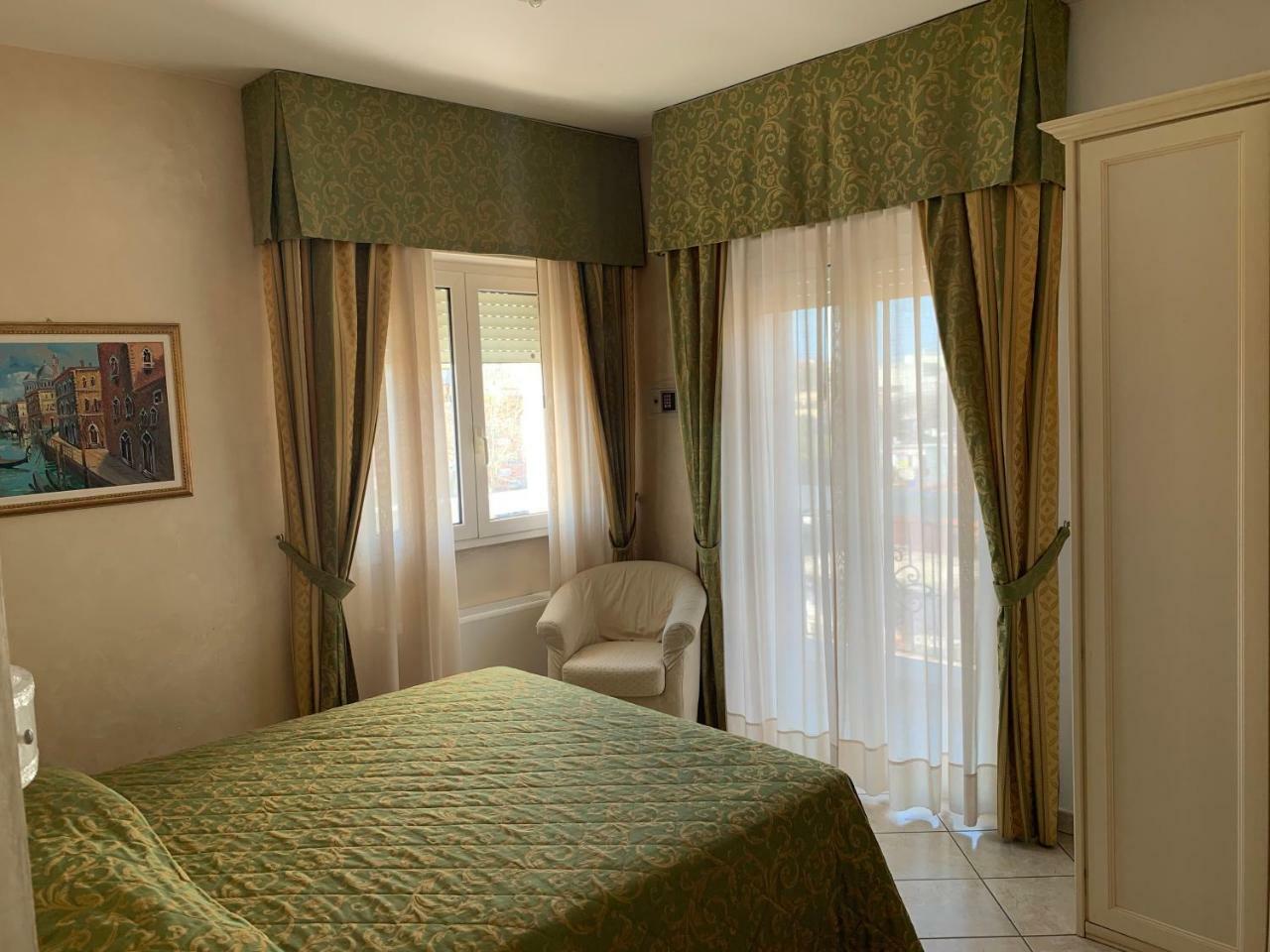 Hotel Residence Veliero Riccione Bagian luar foto